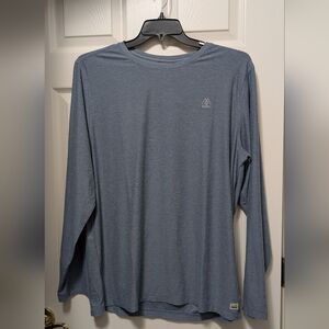 Vuori Strato Tech Long Sleeve Tee Shirt Size XL Chambray Heather LOGO